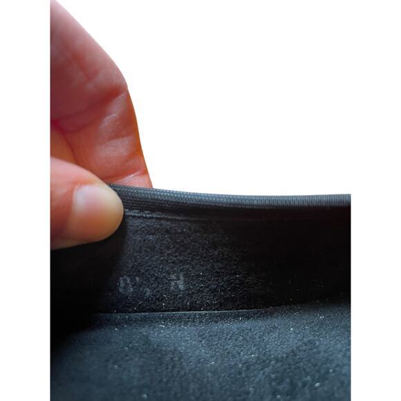 Stuart Weitzman Women 8.5 N Black Suede Perforated Textured Low Pump Heels - Picture 8 of 13